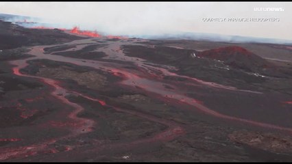 Espectáculo volcánico en Hawái mientras la lava se dirige a la carretera que conecta la isla