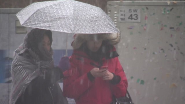 [날씨] 카타르 월드컵 응원 날씨는?...영하권 추위 속 중부 비·눈 / YTN