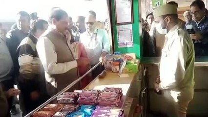 उत्तर-पश्चिम रेलवे जीएम ने वेटिंग रूम में ताला होने पर जताई नाराजगी