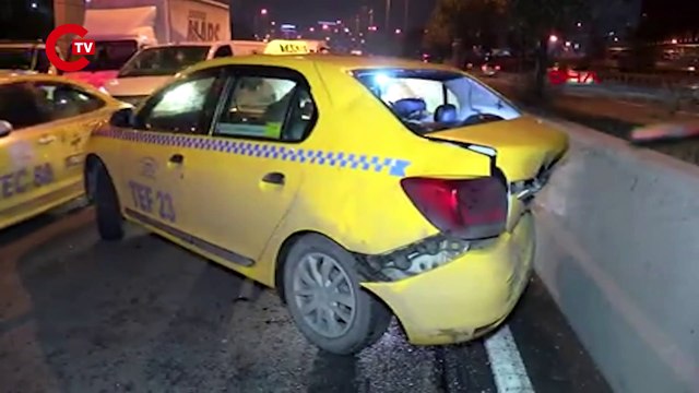 Bayrampaşa TEM bağlantı yolunda aynı noktada 2 zincirleme kaza: 2 yaralı