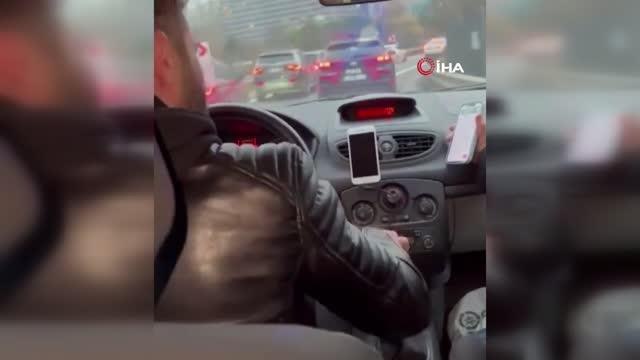 Zamanla yarıştılar: Polis, doğum yapan köpeği veterinere yetiştirdi