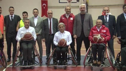 Okçu kaymakam, tekerlekli sandalye ile basket atışı yaptı