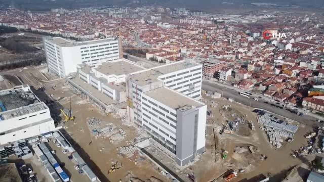 Kütahya Şehir Hastanesi inşaatında çalışan işçi sayısı bin 800'e çıkartıldı