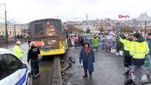 Galata Köprüsü'nde İETT otobüsü kaza yaptı! 3 yaralı