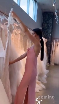 Á hậu 1 Miss Universe 2021 thử váy cưới chuẩn bị lên xe hoa cùng bạn trai hơn 31 tuổi