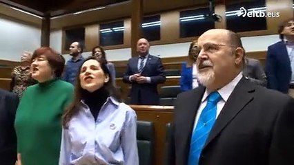Los parlamentarios vascos se juntan para cantar con motivo del EITB Maratoia