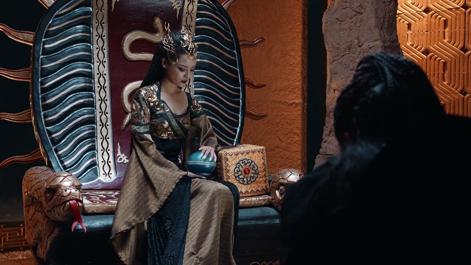 Plyajdagi kabinadagi yoshlar videosi