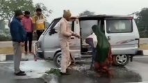 छतरपुर: कार में अचानक लगी आग, टीआई की सूझबूझ से बची गर्भवती महिला सहित 5 लोगों की जान