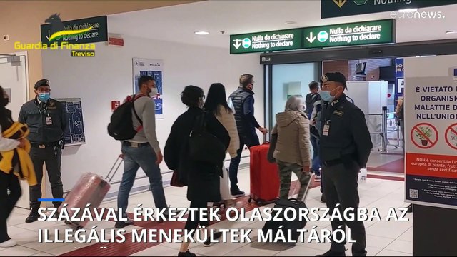 Százával érkeztek Olaszországba repülővel az illegális menekültek Máltáról