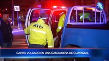 Carro se volcó en una gasolinera de Guayaquil
