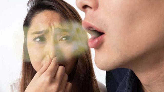 मुंह से बदबू आना हो सकता है इस एक बीमारी का संकेत, भूल कर भी ना करें ये गलती | Boldsky *Health