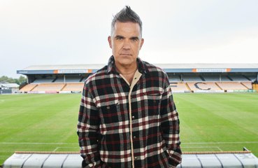 Robbie Williams has applied to build 20-foot fence between his and Jimmy Page’s mansions