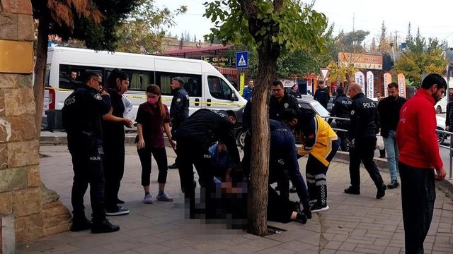 Kahramanmaraş’ta sokak ortasında tartıştığı eşini bıçakladı