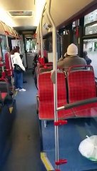 Discusión entre un chófer de TMB y los pasajeros