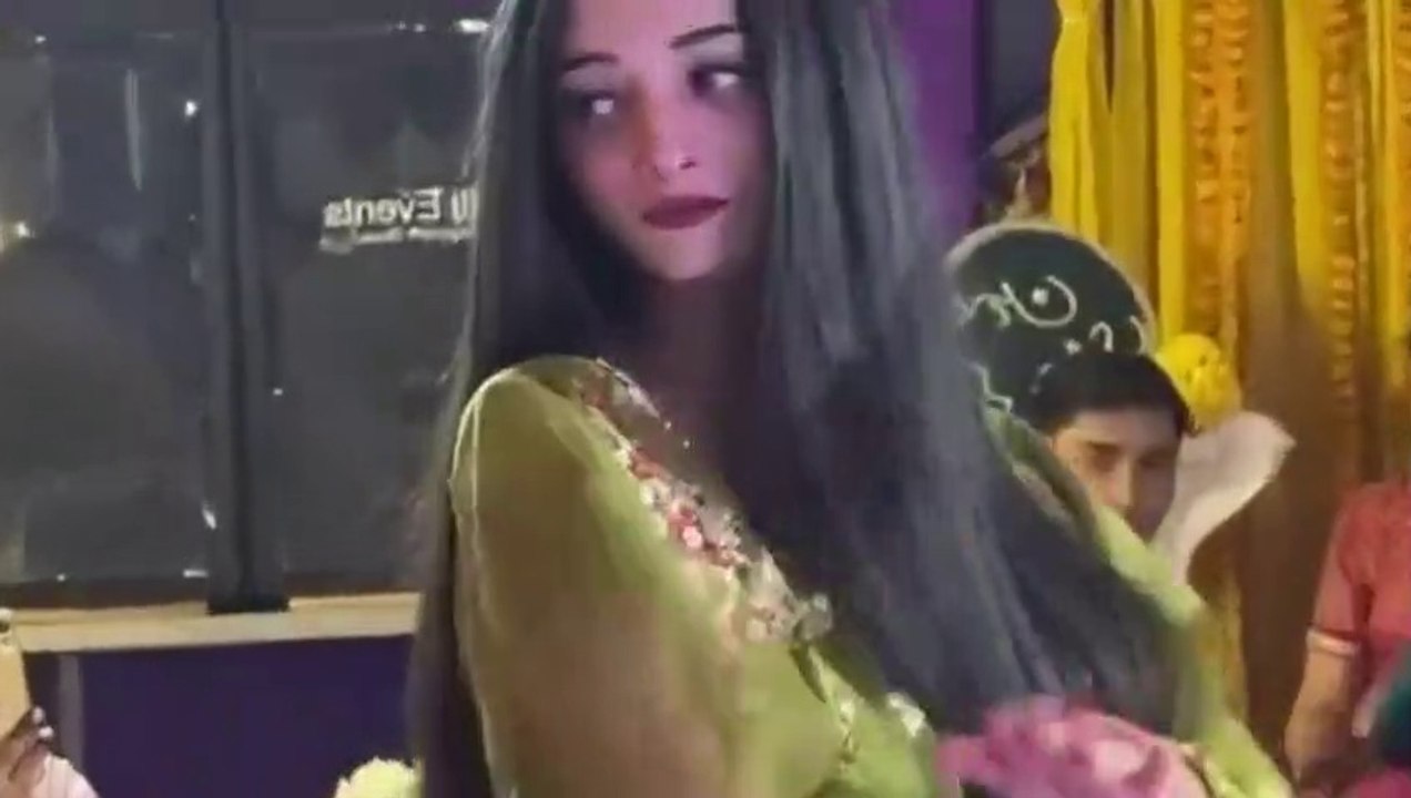 Pakistani tiktoker girl Mano dance video viral maira Dil ye pukary ajaa ...