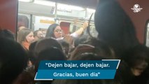 Mujer se viraliza por la forma en que pide bajar del Metro de la CDMX