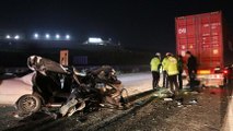 Gaziantep’te otomobil, TIR’a çarptı: 2 ölü, 2’si ağır 5 yaralı