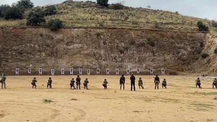 Descargar video: Técnicas de tiro de los soldados ucranianos en formación en la Academia de Infantería de Toledo