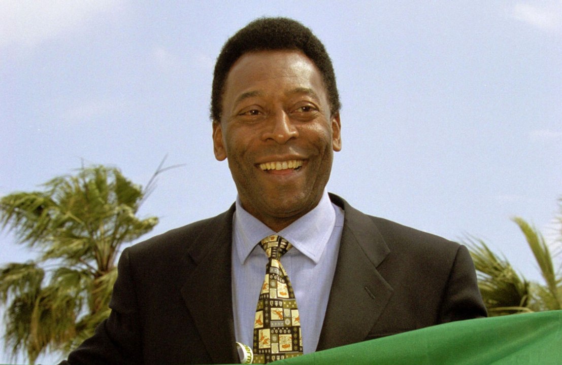 Pele assures fans that he is doing alright but appreciates the 'good vibes'