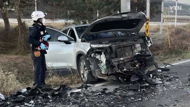 고라니 피하려다...완주서 승용차-SUV 충돌해 2명 사상 / YTN