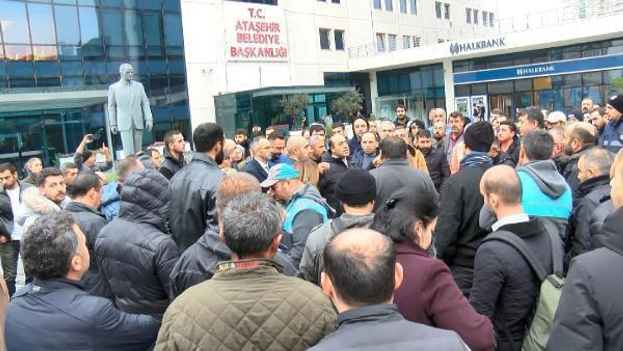 İSTANBUL-ATAŞEHİR BELEDİYESİ ÖNÜNDE İŞÇİ EYLEMİ