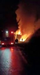 Karaman'da kaza yapan tır alev alev yandı