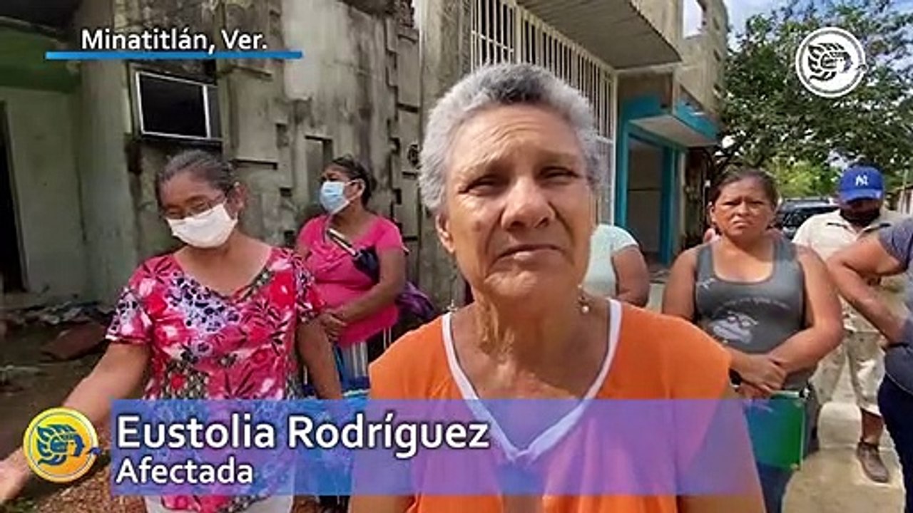 Vecinos de Minatitlán reciben agua con arena; exigen reparación