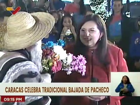 Caraqueños festejan la tradicional Bajada de Pacheco cantando villancicos en la Plaza Bolívar