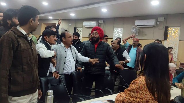 Video... देखें उदयपुर नगर निगम की बोर्ड बैठक में हंगामा व नारेबाजी