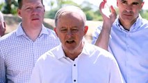 Prime Minister visits South Australia Riverlands as towns prepare for flood peaks