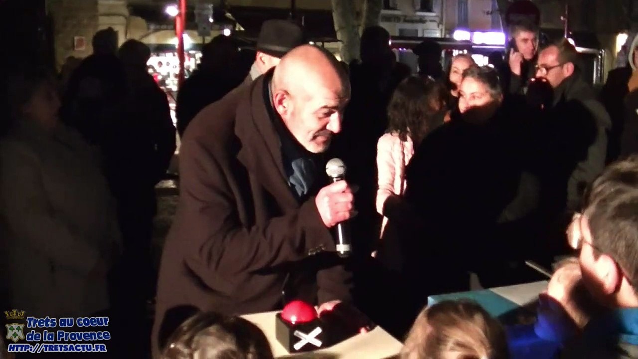 Le sapin de Noel des enfants et illuminations de TRETS 2DEC2022