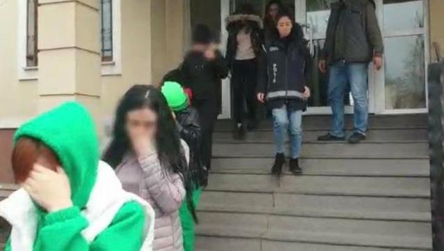 6 adrese eş zamanlı fuhuş baskını! 7 kadın sınır dışı edildi