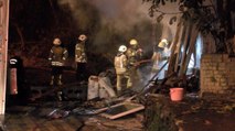 Üsküdar'da marangozhanede çıkan yangın söndürüldü