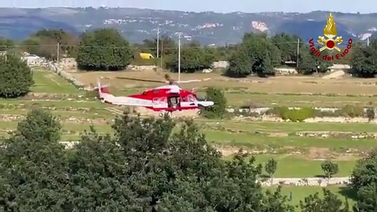 A Modica una mucca caduta in un burrone salvata dai vigili del fuoco
