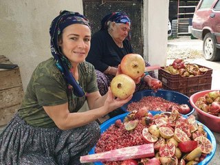 YÖRÜK KADINLARIN 'NAR EKŞİSİ' MESAİSİ