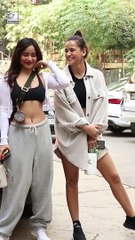 Aisha Sharma और Neha Sharma का क्यूट अंदाज