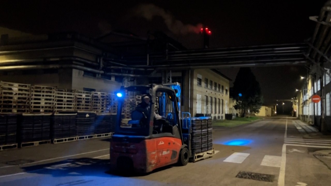 Cette usine passe aux horaires de nuit pour éviter les coupures d'électricité