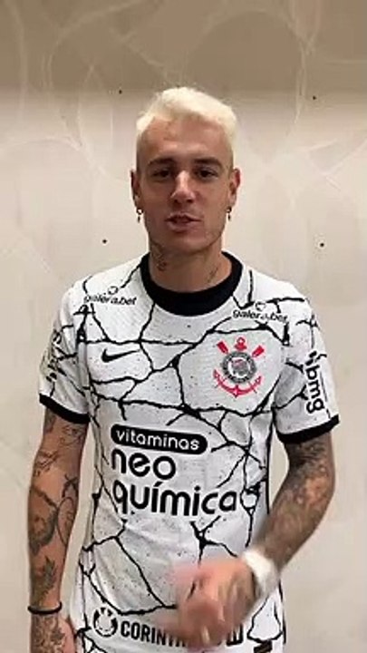 Atacante brinca ao ser apresentado no Corinthians: "E o Roger Guedes, hein?"