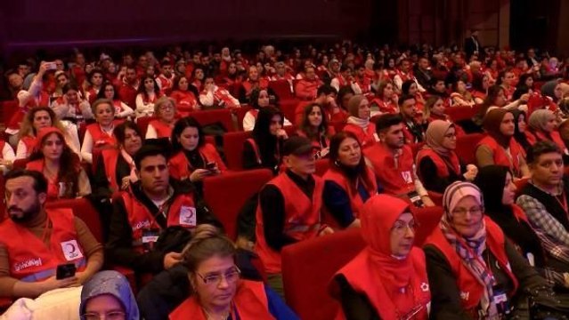 EMİNE ERDOĞAN 'KIRMIZI YELEK ULUSLARARASI GÖNÜLLÜLÜK ÖDÜL TÖRENİ'NE KATILDI