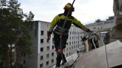 Ucraina, si rimuovono i detriti nei villaggi di Kharkiv