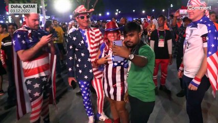 Los aficionados del Mundial de Catar 2022 demuestran sus habilidades con la pelota
