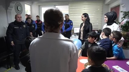 8 yaşındaki Serebral Parsi hastası çocuğa polislerden sürpriz
