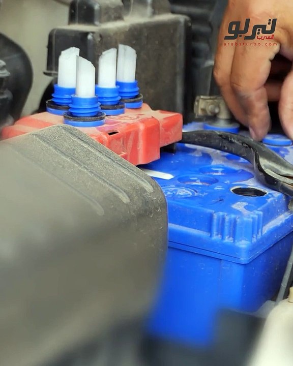 ورشة تيربو-أسباب ظهور الاملاح على البطارية وطرق حمايتها وتنظيفها