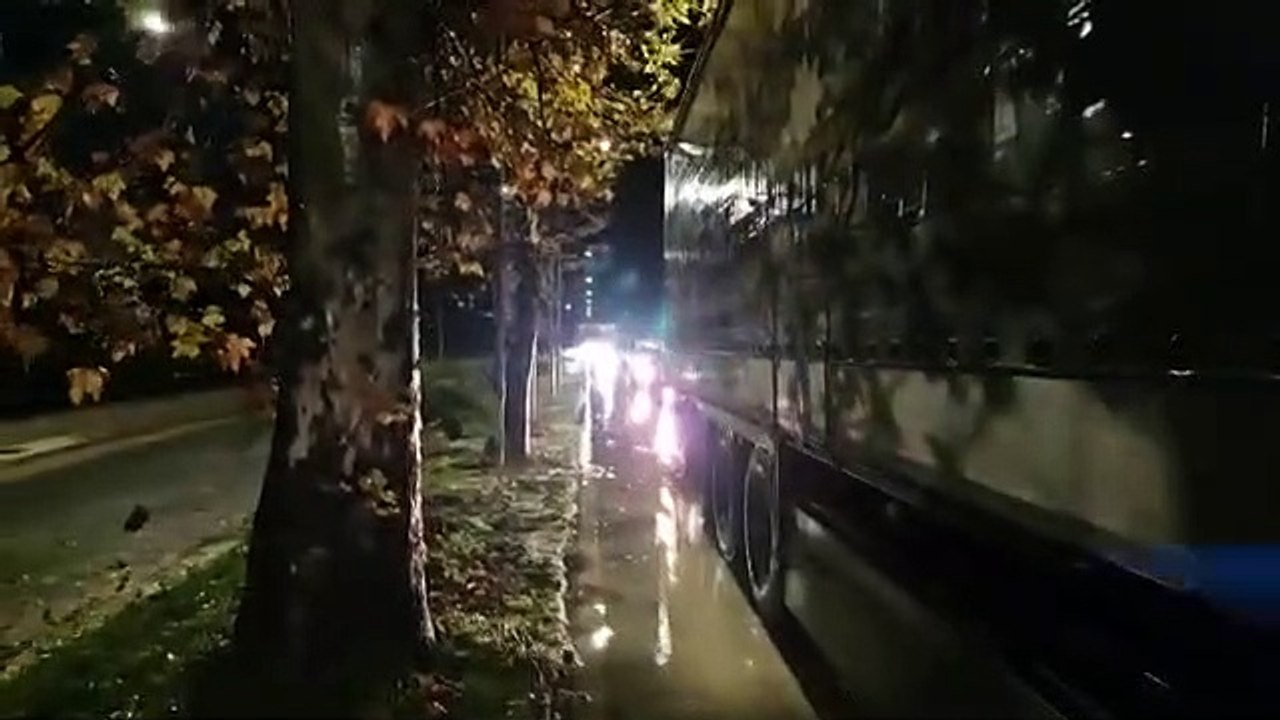 Resta intrappolato nell'auto sommersa d'acqua a Terme Vigliatore: salvato dai vigili del fuoco