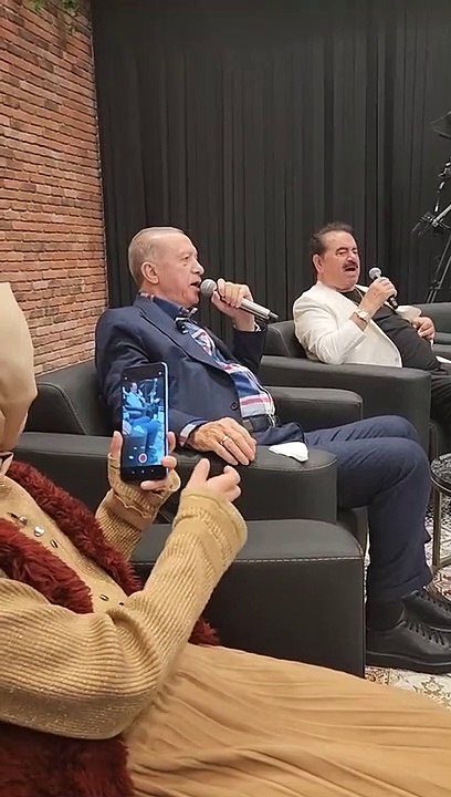 Cumhurbaşkanı Erdoğan, İbrahim Tatlıses ile birlikte türkü söyledi