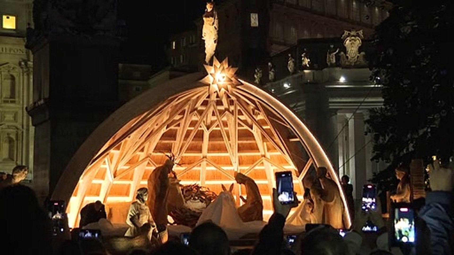 Vaticano inaugura decoração de Natal
