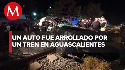 En Aguascalientes, tren arrastró a un conductor que le quiso ganar el paso; hay varios lesionados