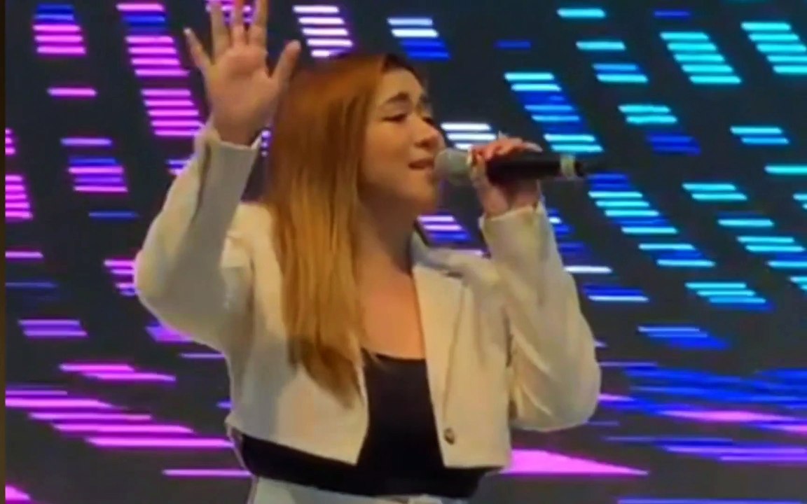 Power Diva Ageline Quinto performs in Barrio Fiesta @ DUBAI