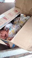 Tega! Bayi Laki-Laki Dibuang dalam Duz Air Mineral di Depan Toko Artha di Jl Trikora