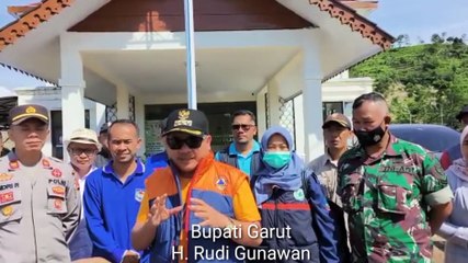 Pernyataan Bupati Garut Terkait Dampak Gempa Di Kec. Talegong  Di Dampingi Kapolsek dan Babinsa Koramil 1123/ Cisewu